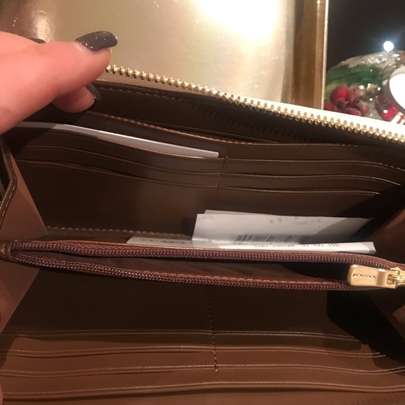 Coach ladies wallet - Picture 2 of 3